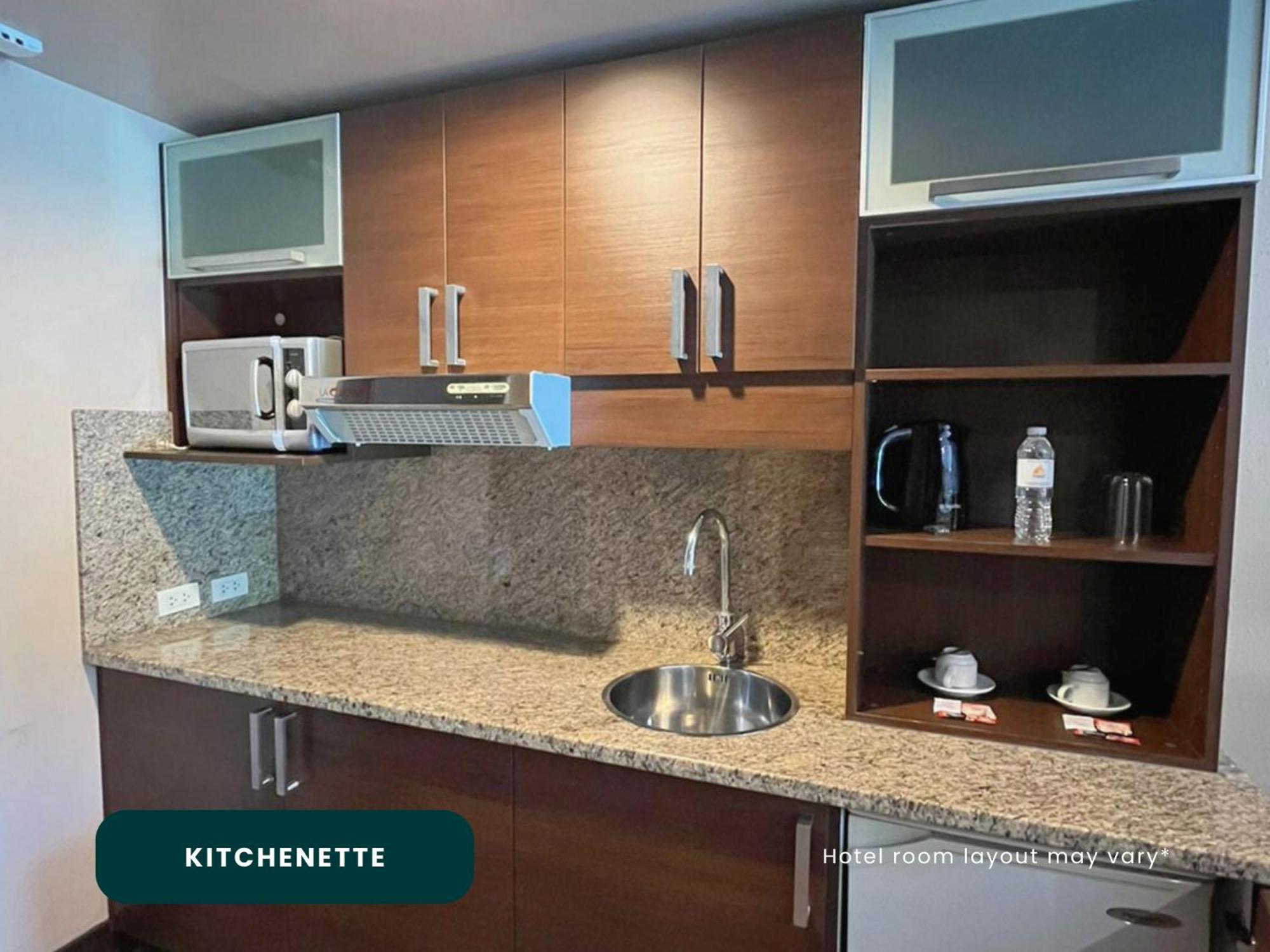 Coralpoint Gardens Suites & Residences Lapu-Lapu City Exterior photo